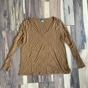 Old Navy V neck shirt
